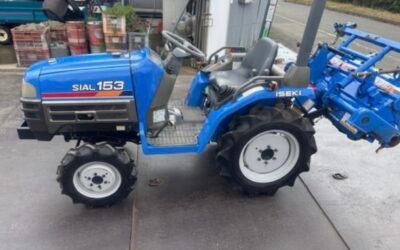 Pourquoi investir dans un microtracteur pour vos travaux extérieurs ?